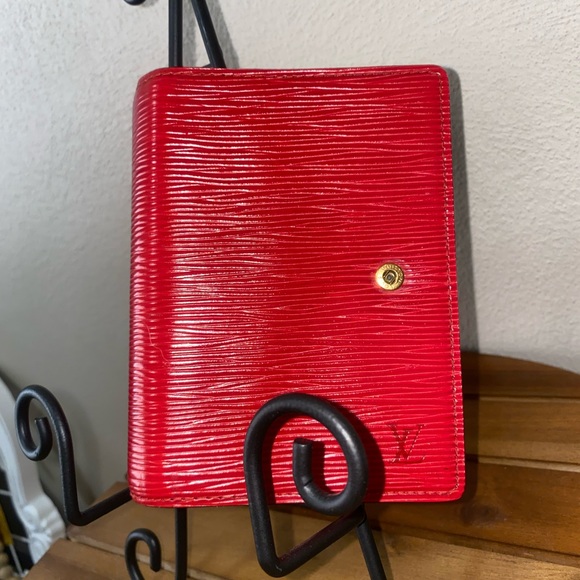 Authentic Louis Vuitton Epi agenda PM day planner plus unbranded paper included - Picture 7 of 16